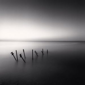 michael_kenna_supports_de_jetee_france_2560x1440